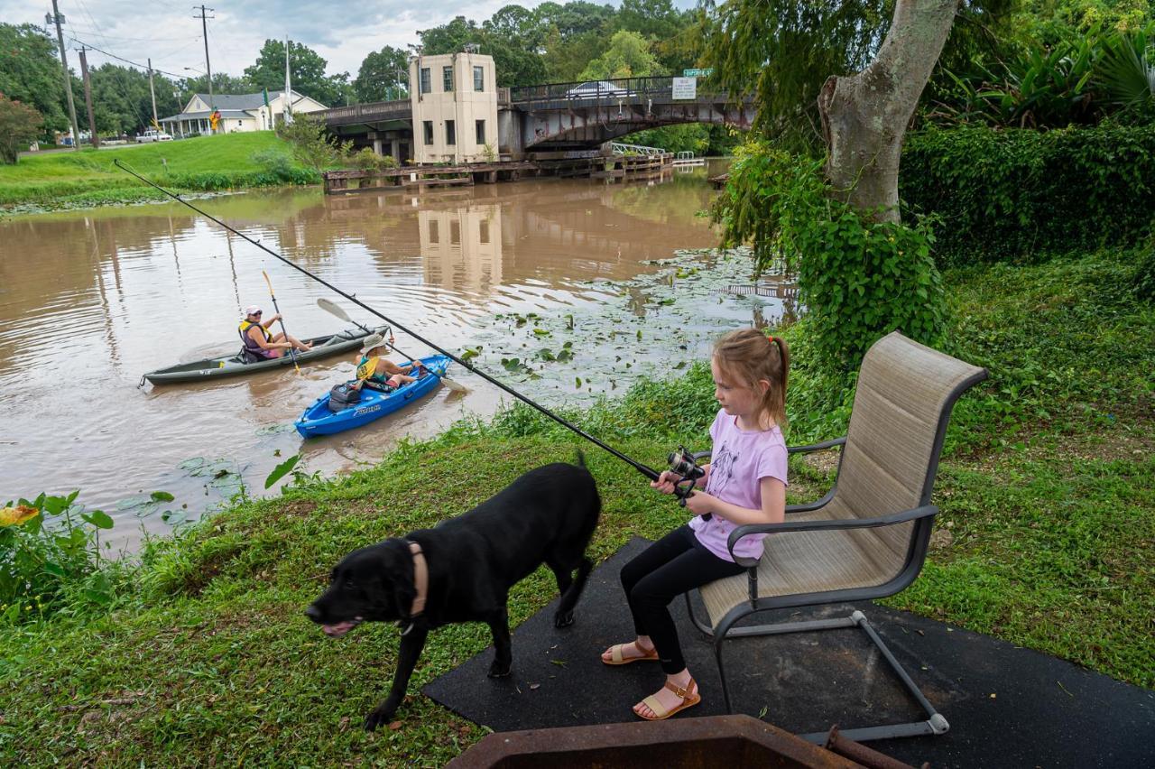 Chateau Royale, Pet Friendly, On Bayou, Downtown! New Iberia Exterior foto